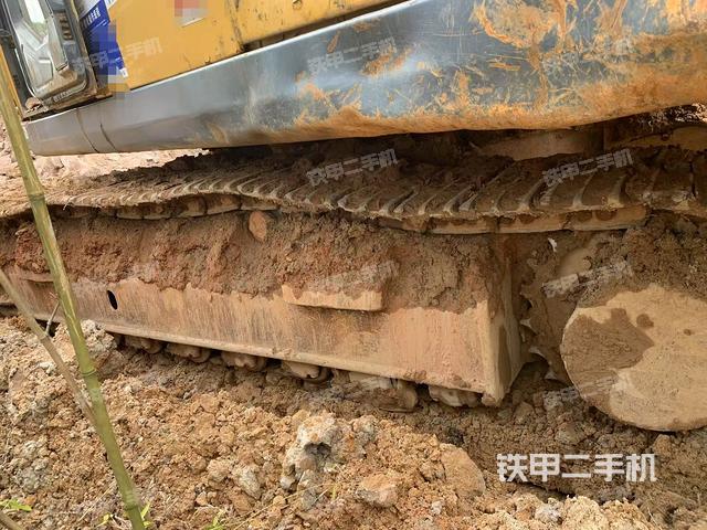 單側(cè)履帶整體(整機(jī)外觀) 單側(cè)履帶整體(整機(jī)外觀)