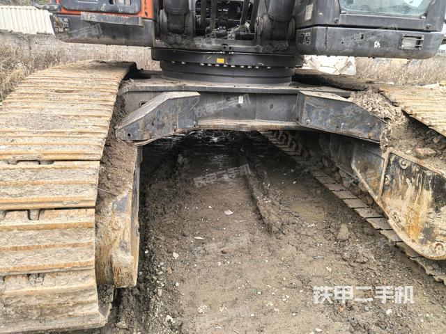 轉(zhuǎn)盤和下車架正前（工作和回轉(zhuǎn)裝置）