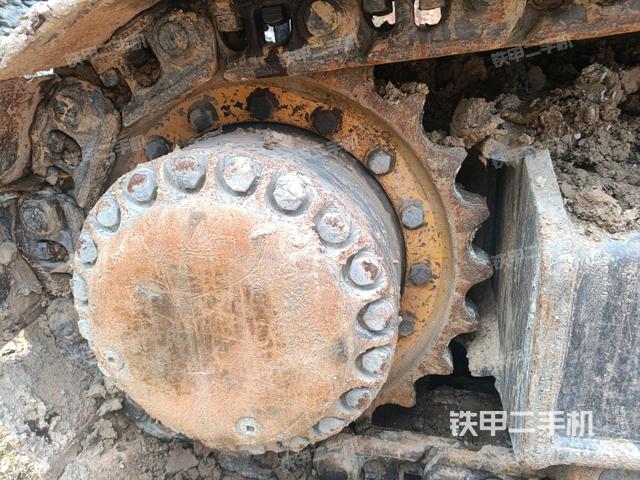 右驅(qū)動輪（行走機構(gòu)）