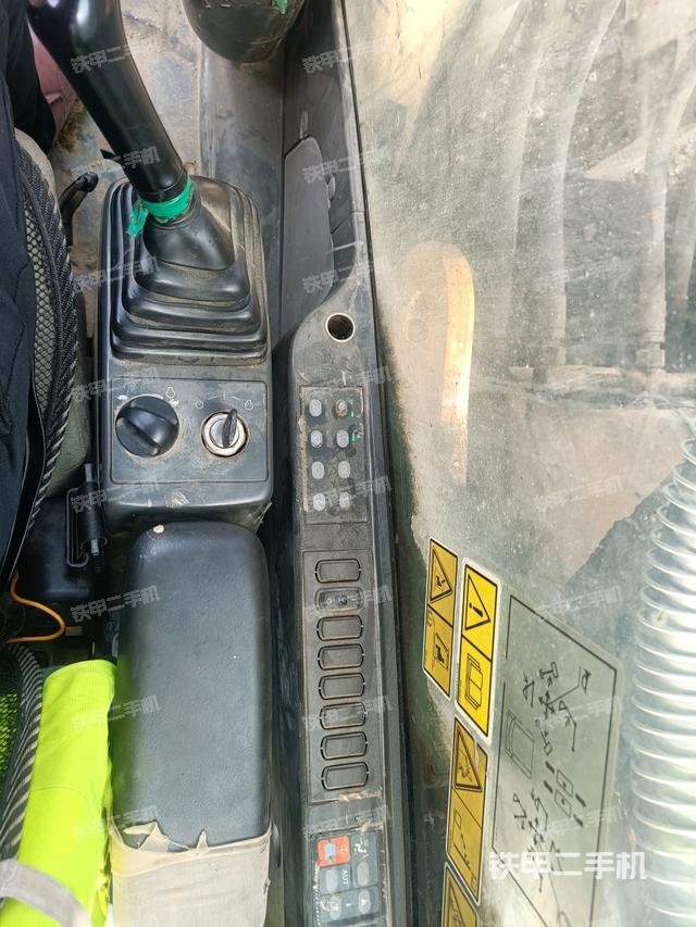 座椅右側(cè)控制臺/鑰匙門/油門/含右手柄（駕駛室部分）