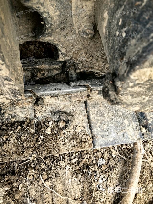 右驅(qū)動輪（行走機構(gòu)）