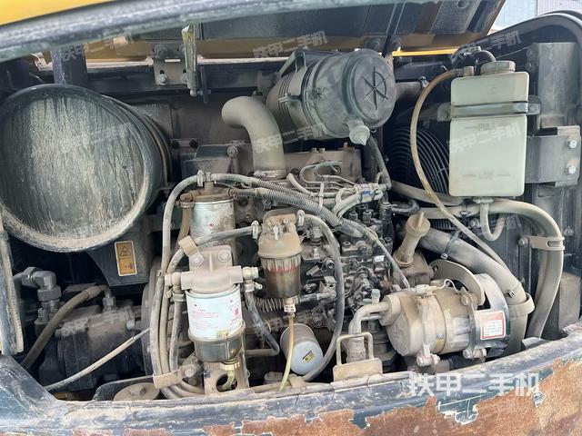 回轉(zhuǎn)馬達(dá)和主控閥（整機(jī)外觀）