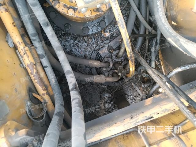 中央回轉接頭特寫（上車部件）