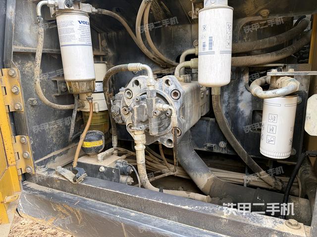液壓泵艙室正面整體(整機(jī)外觀) 液壓泵艙室正面整體(整機(jī)外觀)