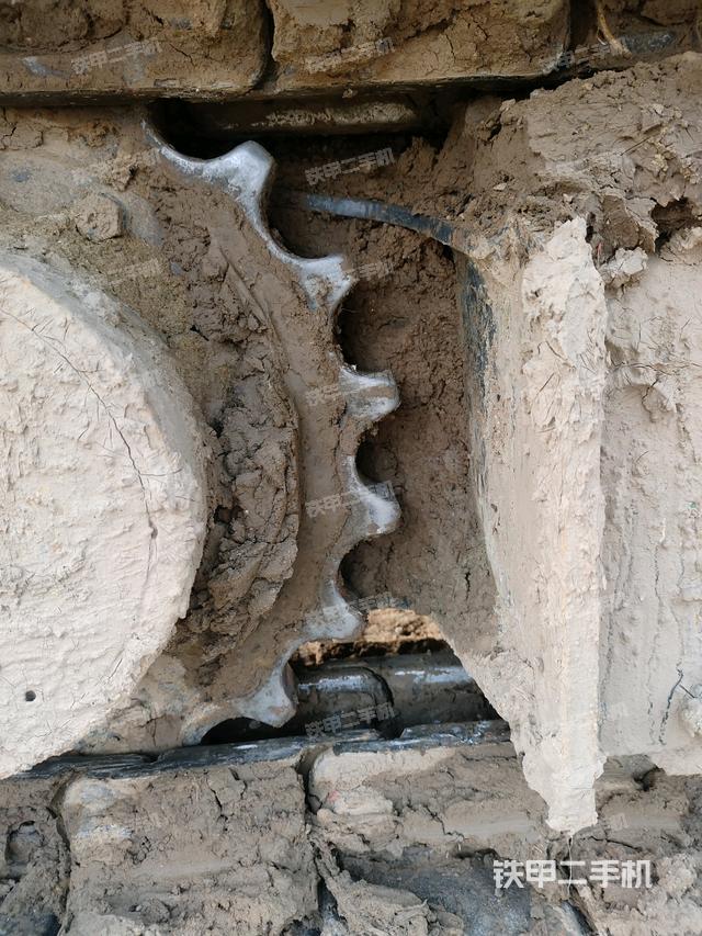 右驅(qū)動輪（行走機(jī)構(gòu)）