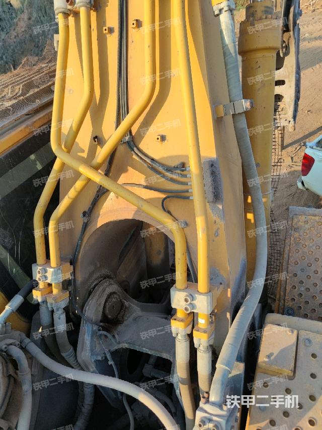 大臂背部俯視（工作和回轉(zhuǎn)裝置）