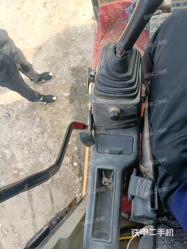 座椅左側控制臺/音響/含左手柄（駕駛室部分）