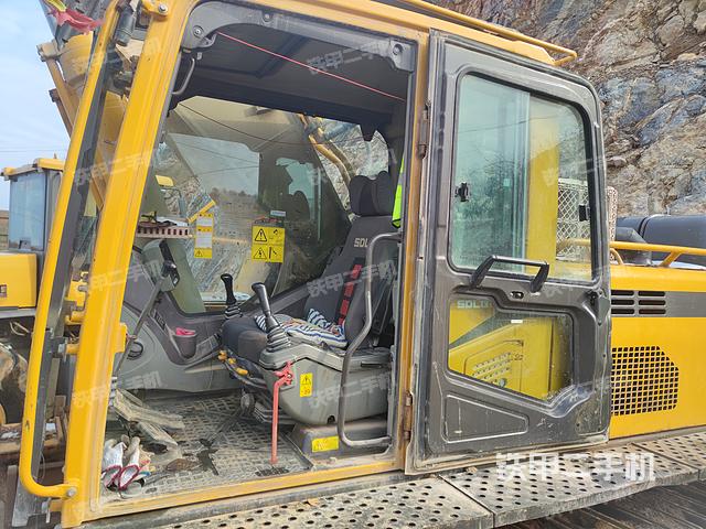 驾驶室整体（整机外观）