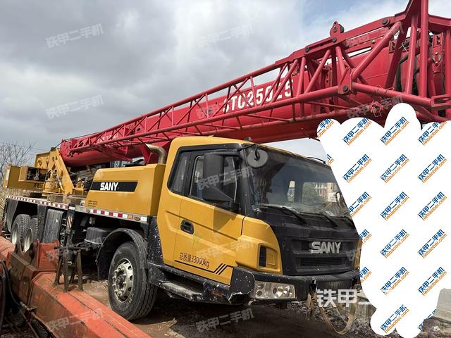 左后45度（汽車起重機(jī)外觀）