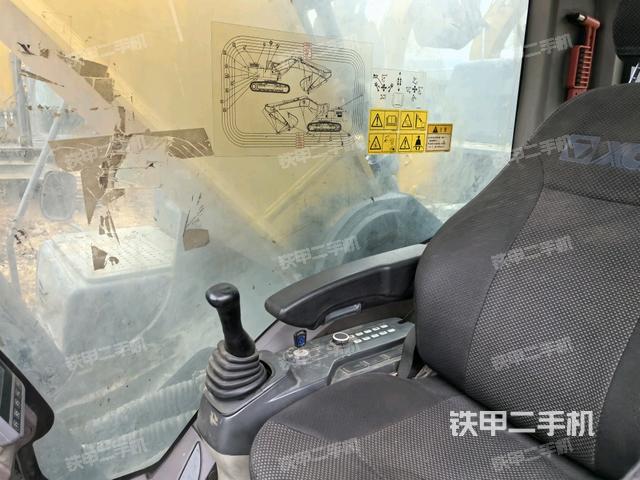 座椅右側(cè)控制臺/鑰匙門/油門/含右手柄(駕駛室部分) 座椅右側(cè)控制臺/鑰匙門/油門/含右手柄(駕駛室部分)