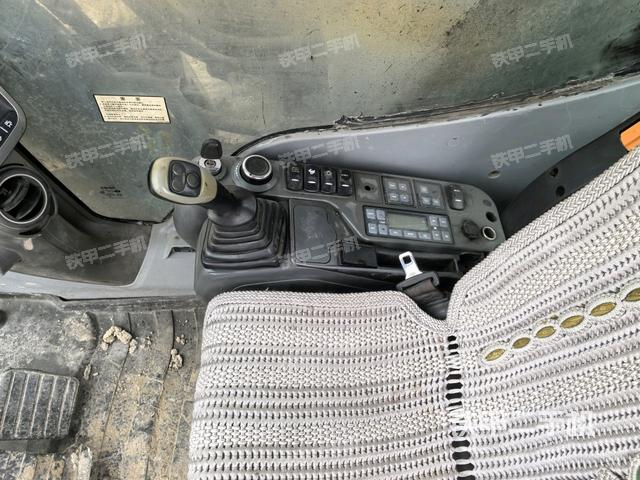 座椅右側(cè)控制臺(tái)/鑰匙門/油門/含右手柄（駕駛室部分）