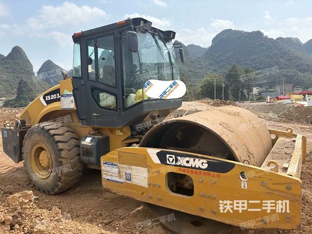 右前45°（壓路機整機外觀）