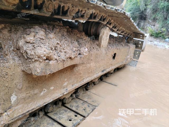 右驅(qū)動輪（行走機構(gòu)）