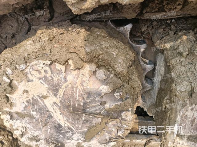 右驅動輪（行走機構）