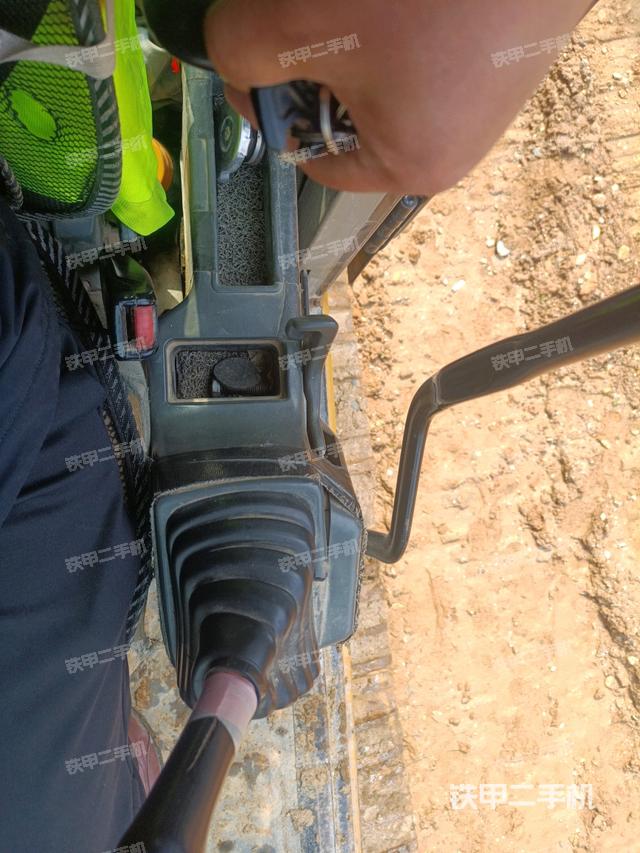 座椅左側(cè)控制臺/音響/含左手柄（駕駛室部分）