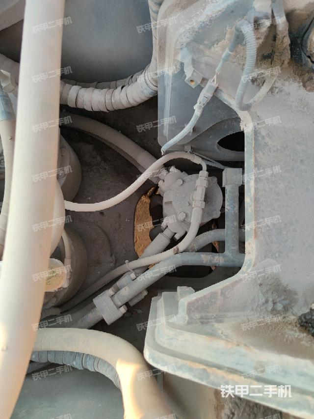 中央回轉(zhuǎn)接頭特寫（上車部件）