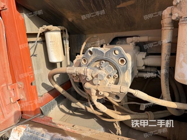 液壓泵艙室正面整體（整機(jī)外觀）