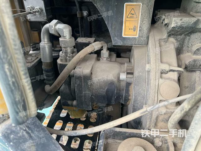 液壓泵艙室正面整體（整機(jī)外觀）