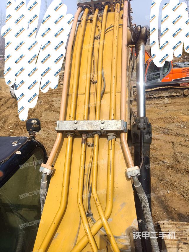 大臂背部俯視（工作和回轉(zhuǎn)裝置）