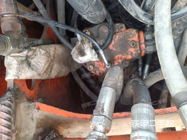 回轉(zhuǎn)馬達（上車部件）