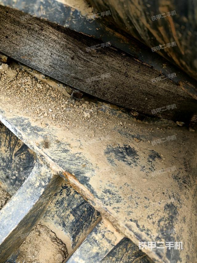 轉(zhuǎn)盤和下車架正前（工作和回轉(zhuǎn)裝置）