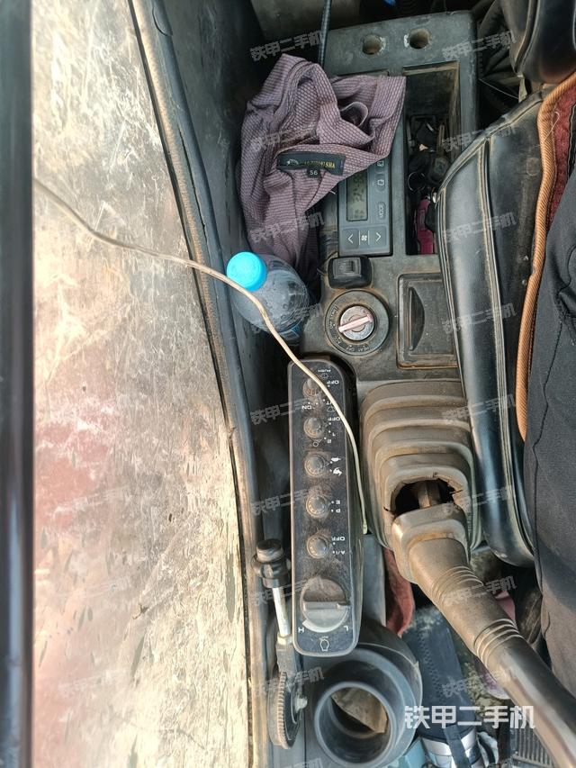 座椅右側(cè)控制臺/鑰匙門/油門/含右手柄（駕駛室部分）