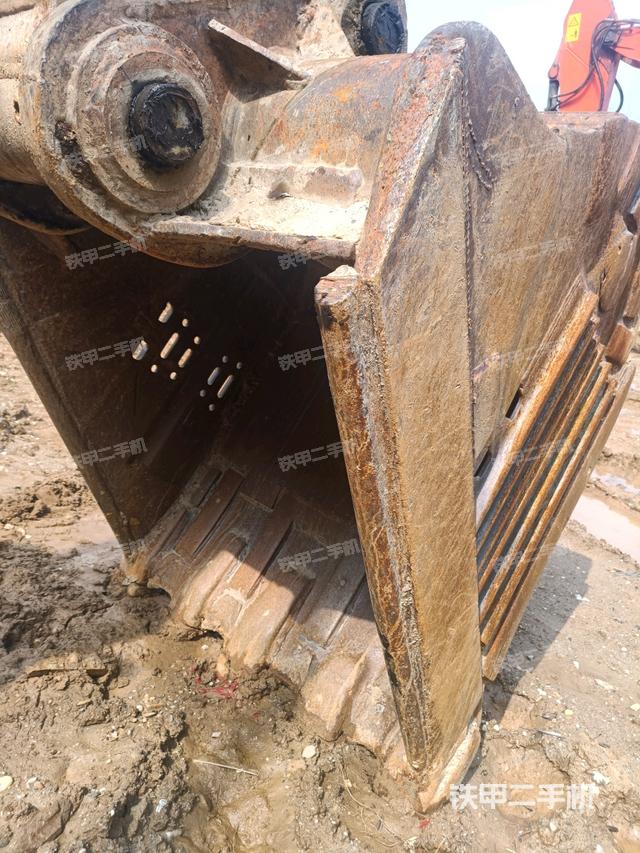 鏟斗右后整體（工作和回轉(zhuǎn)裝置）