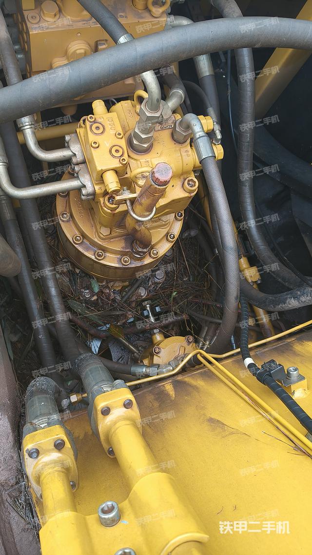 回转马达和主控阀（整机外观）