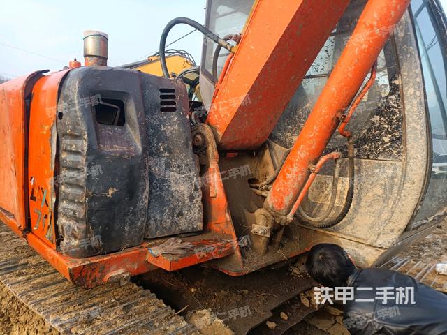 大臂根部?斜（工作和回轉(zhuǎn)裝置）