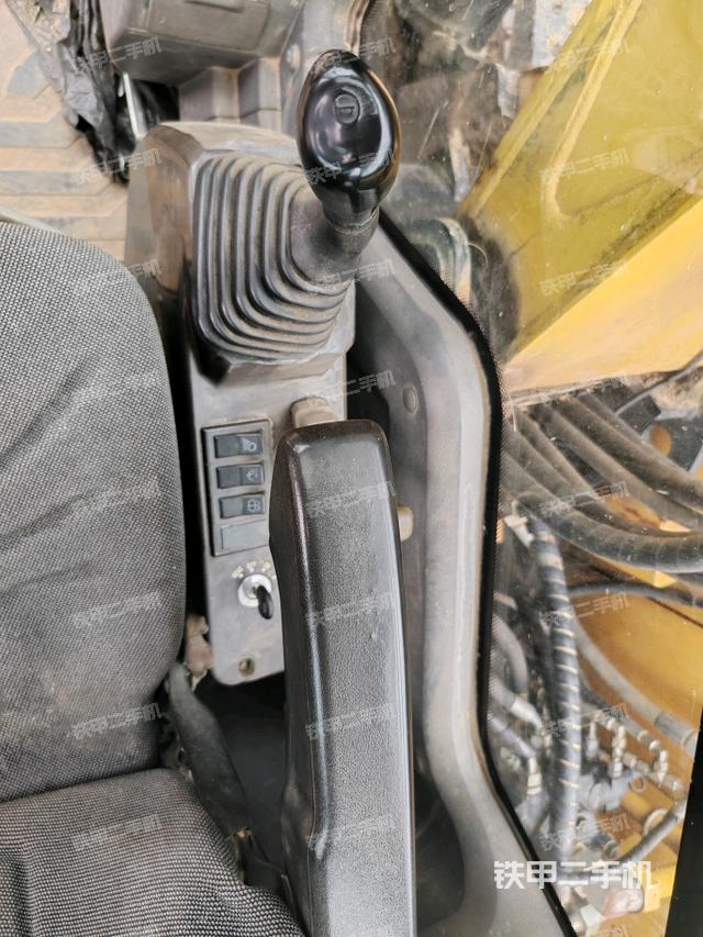 座椅左側(cè)控制臺/音響/含左手柄（駕駛室部分）