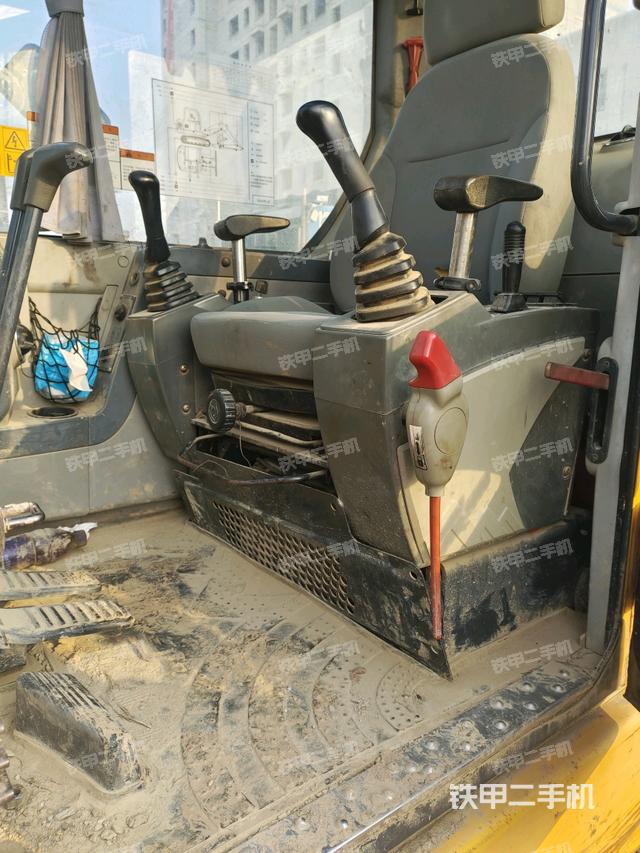 左后方玻璃角標(biāo)（駕駛室部分）