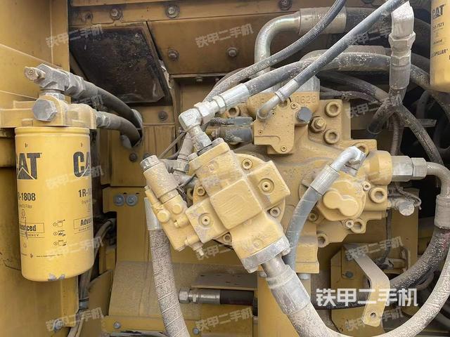 液壓泵艙室正面整體(整機外觀) 液壓泵艙室正面整體(整機外觀)