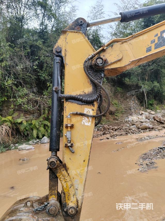 鏟斗右后整體（工作和回轉(zhuǎn)裝置）