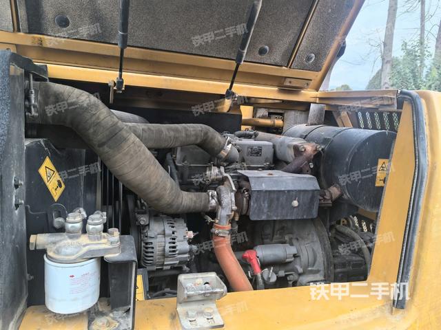 發(fā)動(dòng)機(jī)室（上車部件）