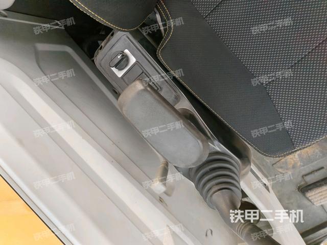 座椅右側(cè)控制臺/鑰匙門/油門/含右手柄（駕駛室部分）