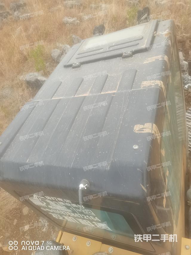 駕駛室頂部（整機外觀）