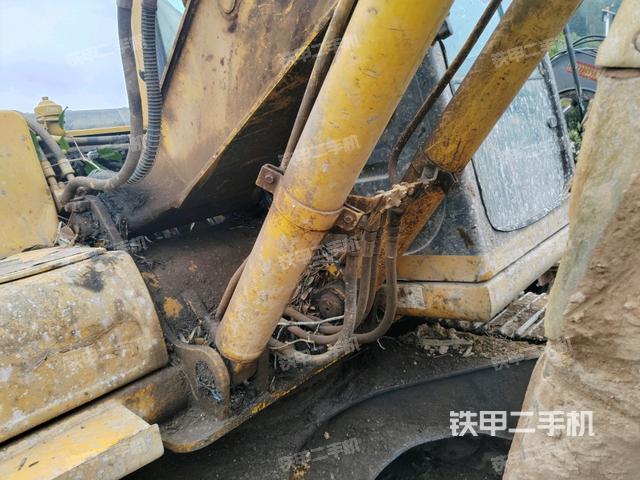大臂根部?斜視(工作和回轉(zhuǎn)裝置) 大臂根部?斜視(工作和回轉(zhuǎn)裝置)
