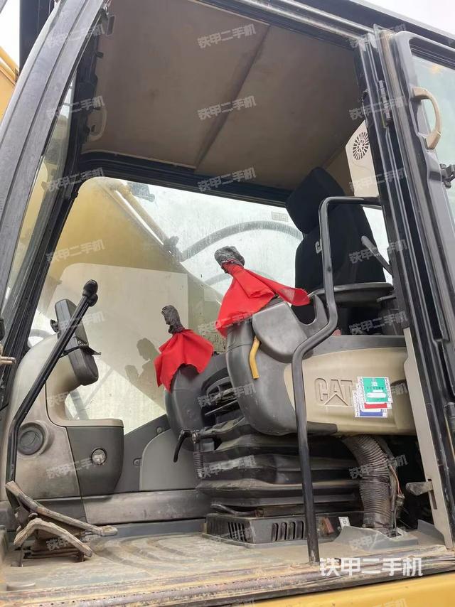 駕駛室整體(整機外觀) 駕駛室整體(整機外觀)