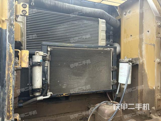 散熱器正面(大件艙室) 散熱器正面(大件艙室)