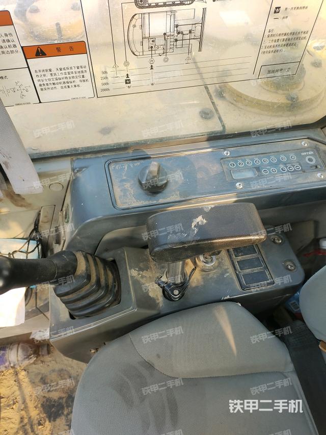 座椅右側(cè)控制臺/鑰匙門/油門/含右手柄（駕駛室部分）