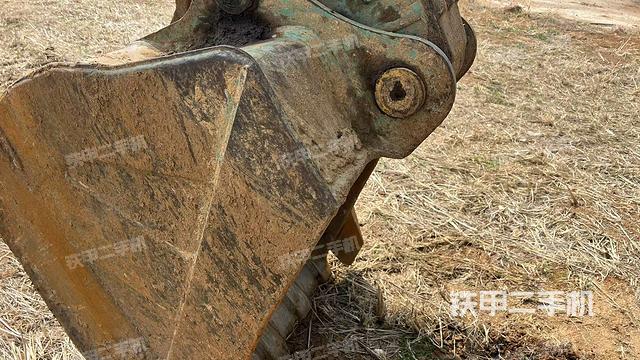 鏟斗右后整體(工作和回轉(zhuǎn)裝置) 鏟斗右后整體(工作和回轉(zhuǎn)裝置)