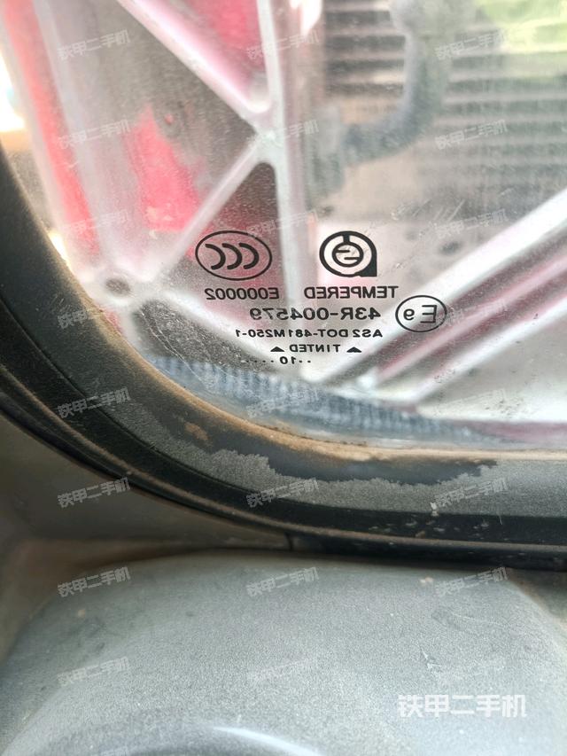 后窗玻璃角標（駕駛室部分）