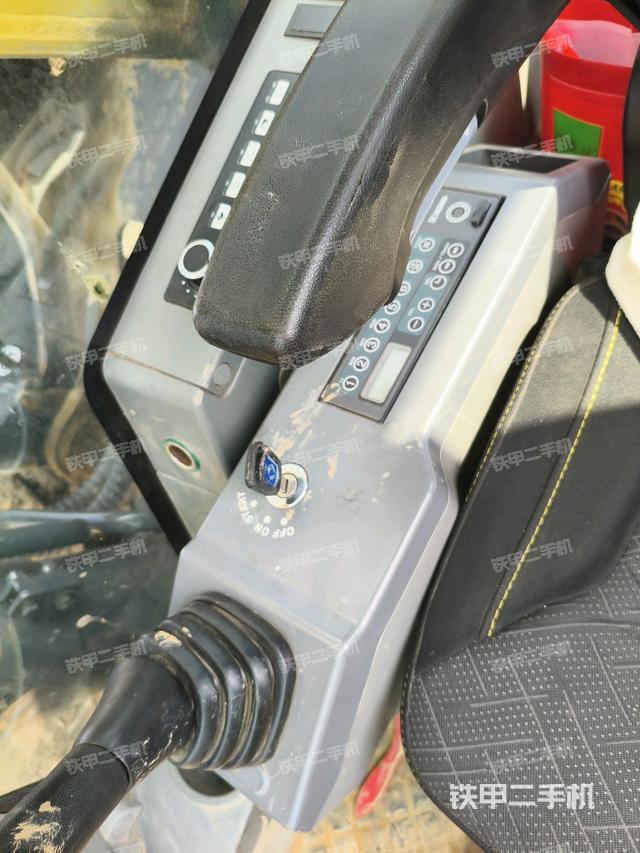 座椅左側(cè)控制臺(tái)/音響/含左手柄（駕駛室部分）