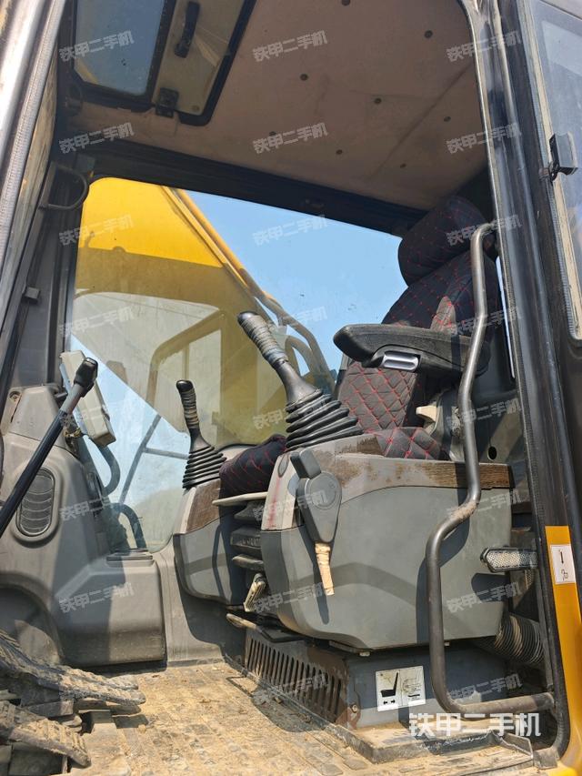 駕駛室整體（整機(jī)外觀）