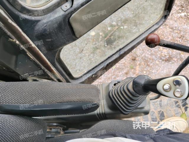 座椅右側(cè)控制臺(tái)/鑰匙門/油門/含右手柄(駕駛室部分) 座椅右側(cè)控制臺(tái)/鑰匙門/油門/含右手柄(駕駛室部分)