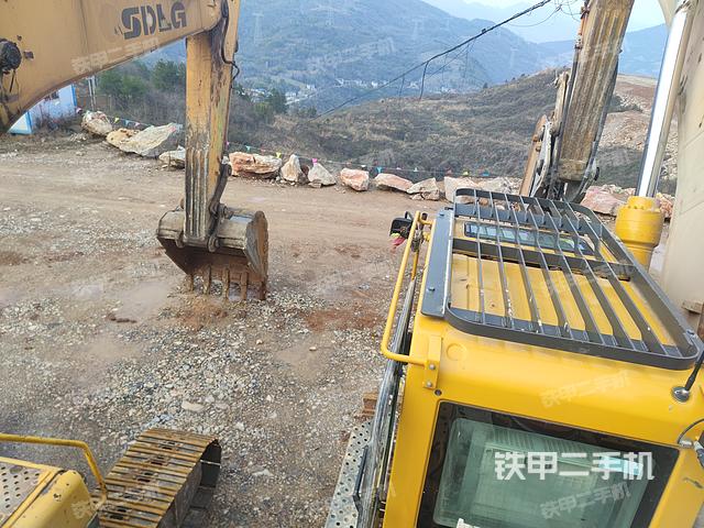 驾驶室顶部（整机外观）