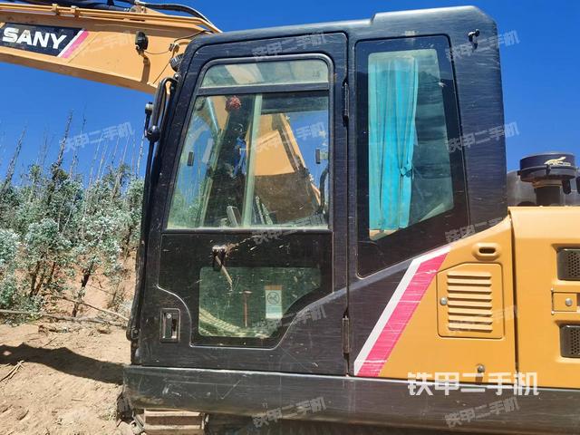 駕駛室整體（整機外觀）