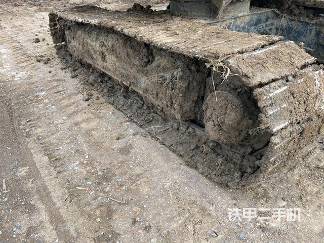 單側(cè)履帶整體(整機(jī)外觀) 單側(cè)履帶整體(整機(jī)外觀)