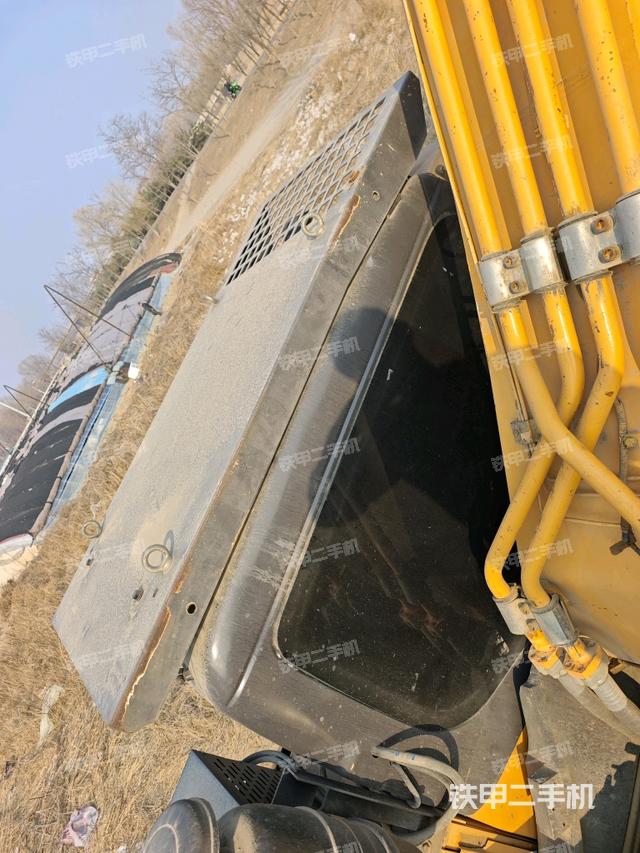 駕駛室頂部(整機外觀) 駕駛室頂部(整機外觀)