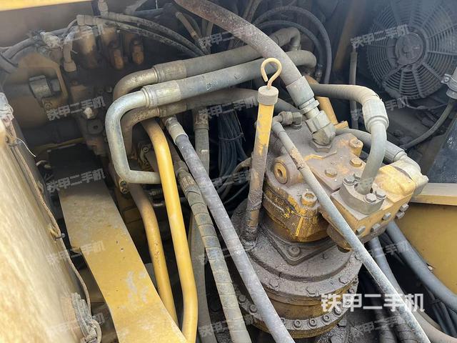 回轉(zhuǎn)馬達(dá)和主控閥（整機(jī)外觀）